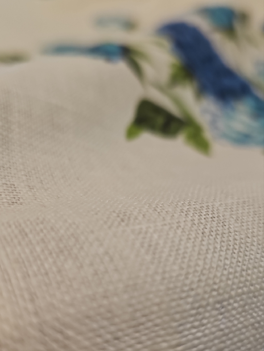 Mcm Floral Tablecloth - Classic Linen-Style Dining Accent - Picture 5 of 7